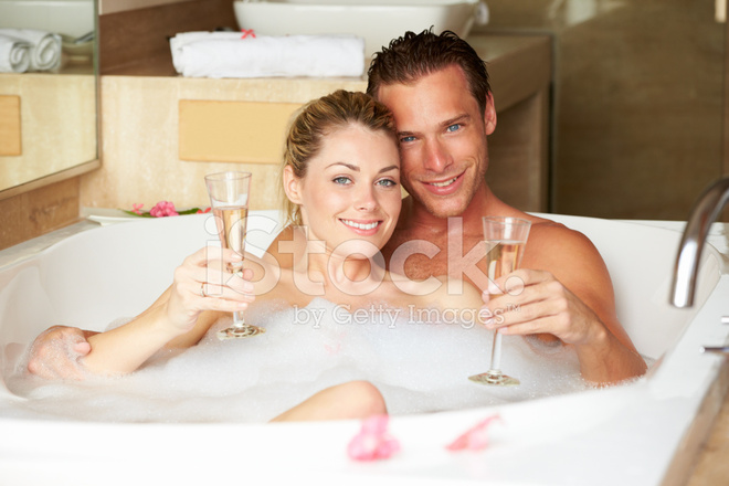 25663452-couple-relaxing-in-bath-drinking-champagne-together (2).jpg
