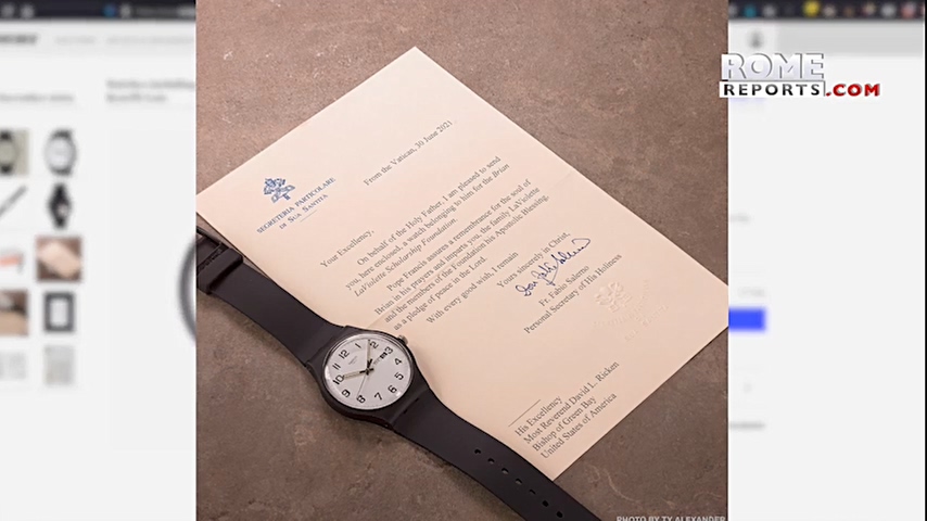 Pope Francis donates his personal watch to a charity auction (480p).mp4_20221203_202332.537.jpg
