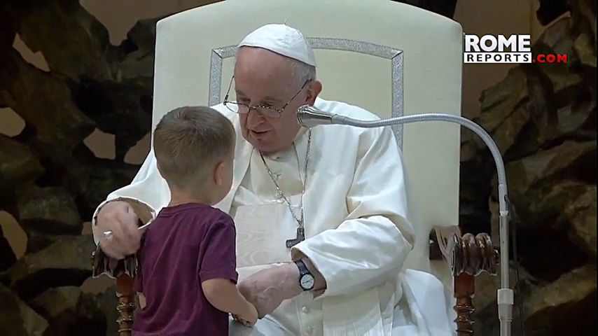 Pope Francis donates his personal watch to a charity auction (480p).mp4_20221203_202315.533.jpg