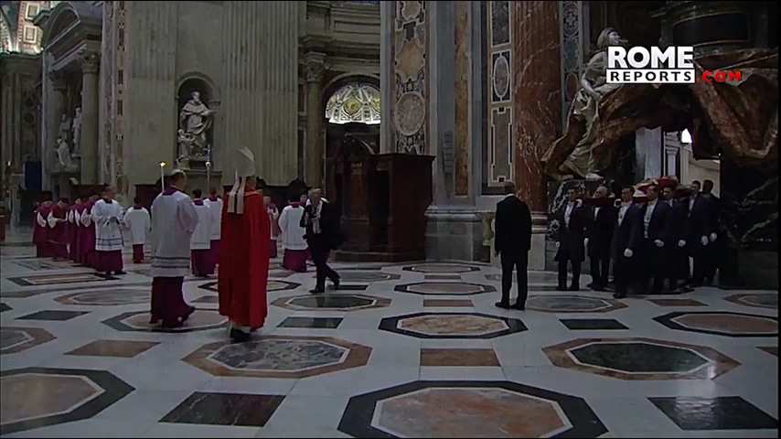 Pope emeritus Benedict XVI',s body moved to St. Peter',s Basilica (480p).mp4_20230102_201044.501.jpg