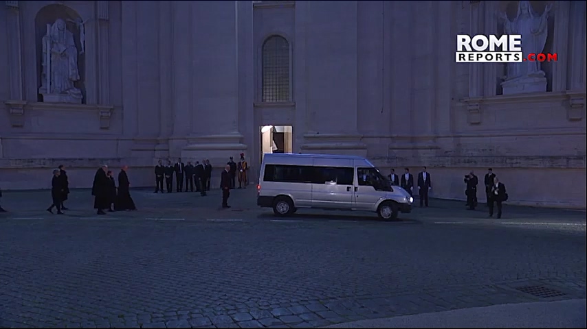 Pope emeritus Benedict XVI',s body moved to St. Peter',s Basilica (480p).mp4_20230102_201017.320.jpg