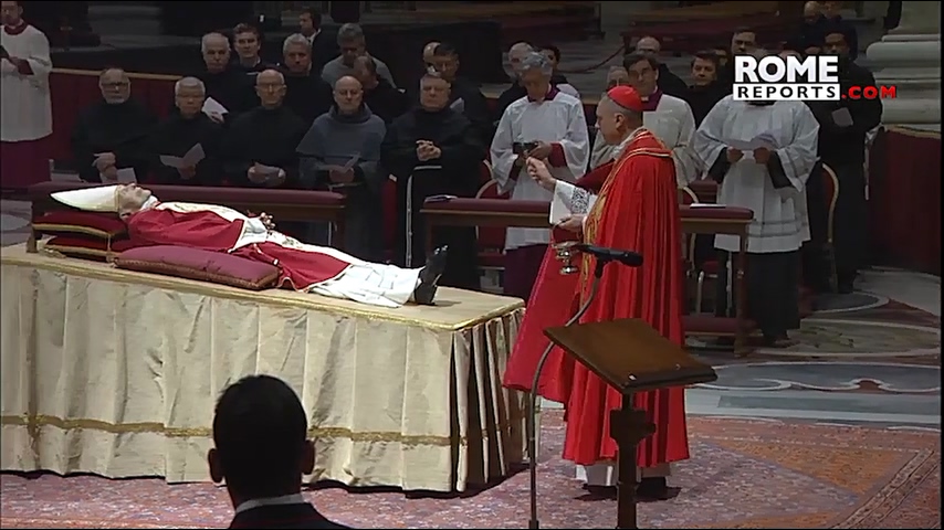 Pope emeritus Benedict XVI',s body moved to St. Peter',s Basilica (480p).mp4_20230102_201203.404.jpg