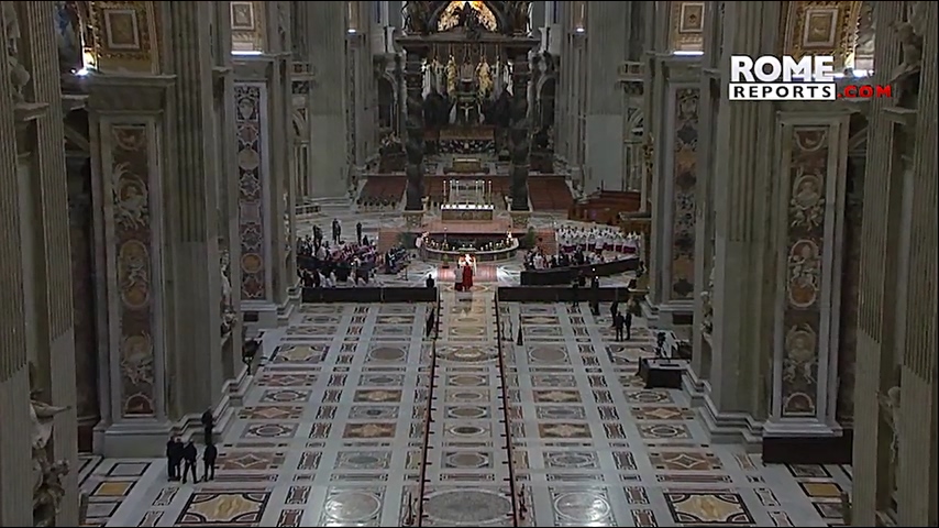 Pope emeritus Benedict XVI',s body moved to St. Peter',s Basilica (480p).mp4_20230102_201143.515.jpg