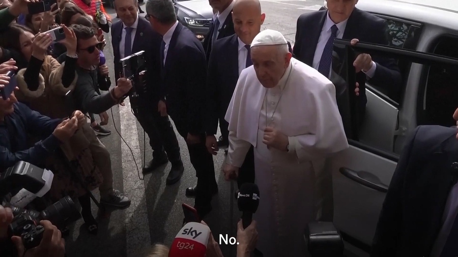 Pope Francis jokes ',I',m still alive', moments after leaving hospital (1080p).mp4_20230402_003852.189.jpg