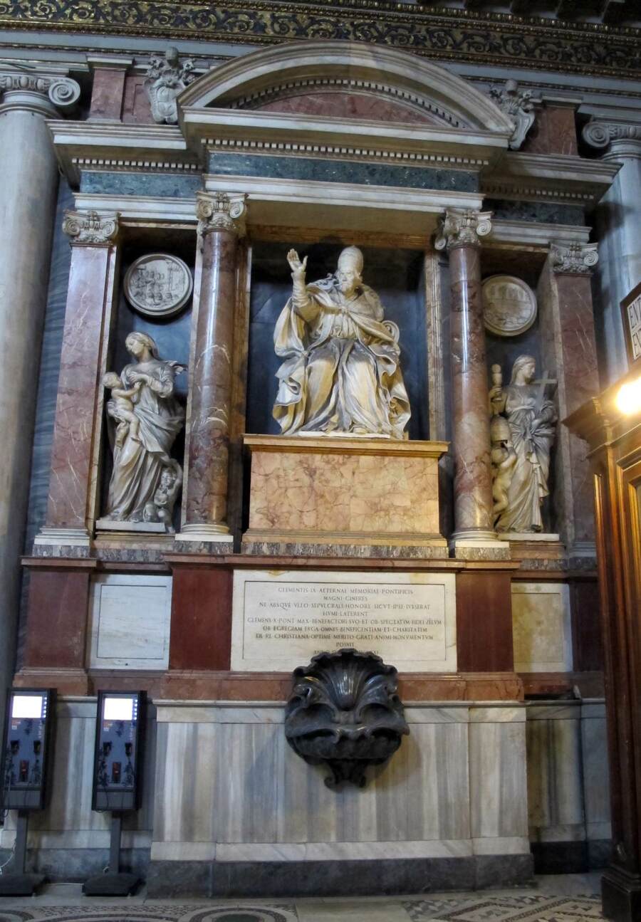 tomb of Pope Clement IX 1669.jpg