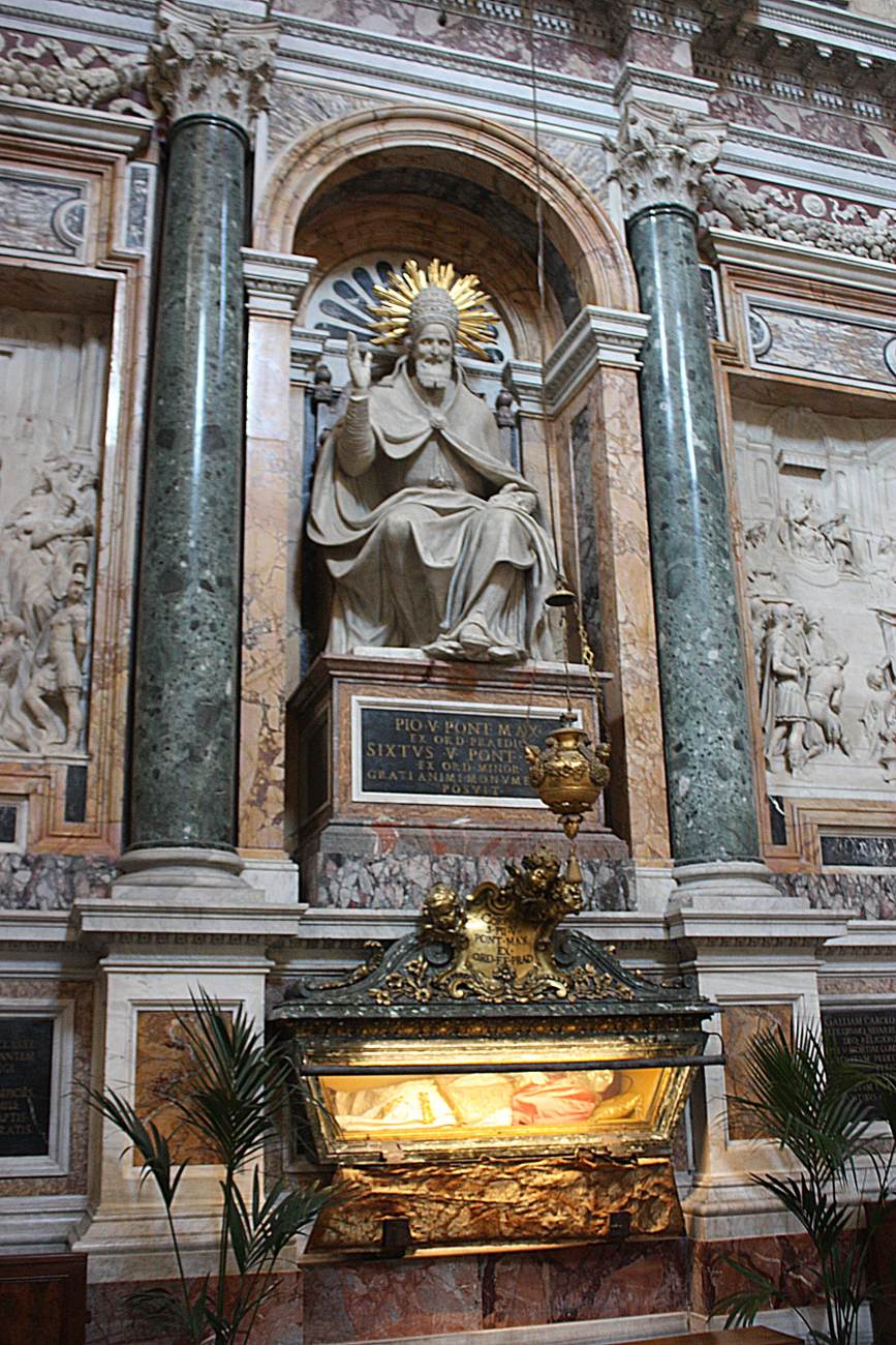 tomb of Pope Pius V 1572.jpg