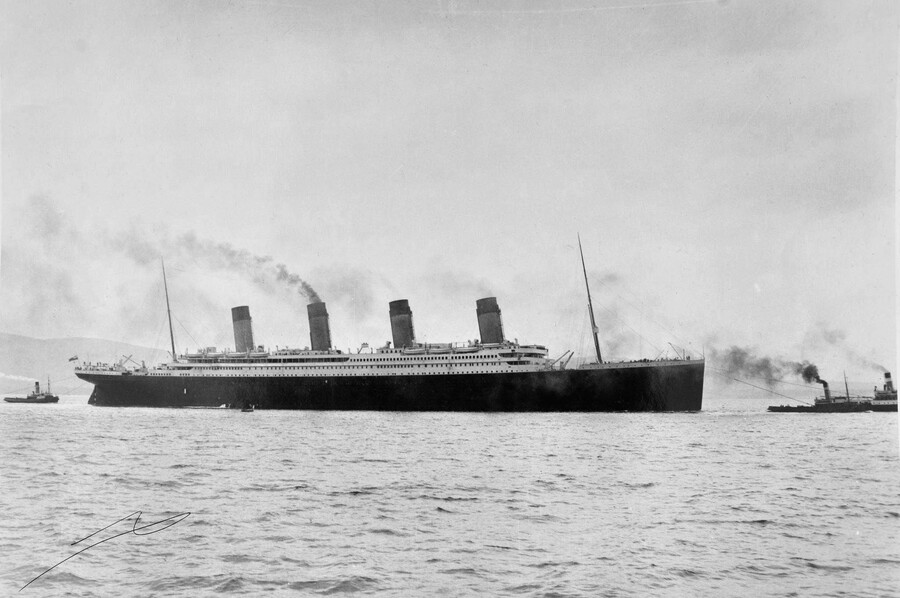 Titanic-leaving-Belfast-for-Sea-Trials.jpg