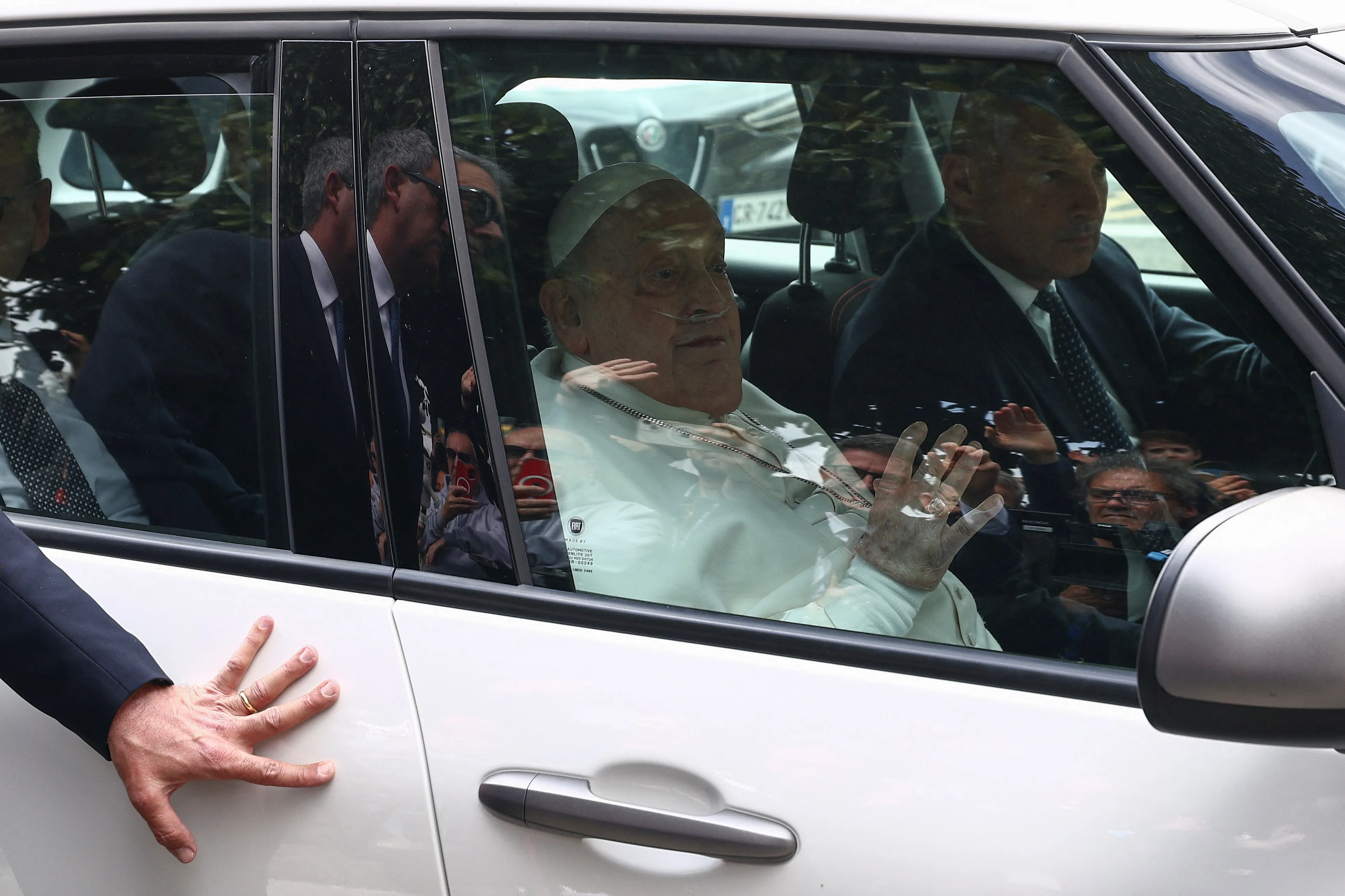 pope-francis-waves-leaves-gemelli-981933828.webp