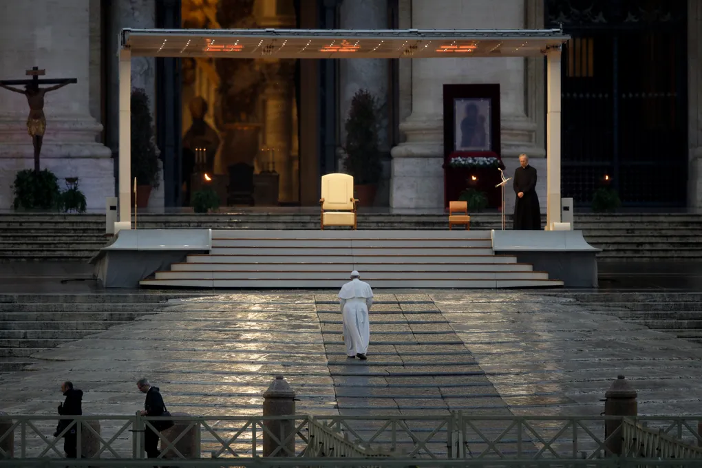 urn-publicid-ap-org-4af90f4849eac9a6737adc9b6b0929d3Virus_Outbreak_Vatican_27697.webp